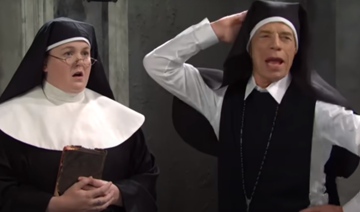 Igen, ő ott tényleg Mick Jagger apáca ruhában, amint épp az Apáca show 3-at parodizálja az SNL-ben (videó) Igen, ő ott tényleg Mick Jagger apáca ruhában, amint épp az Apáca show 3-at parodizálja az SNL-ben (videó)