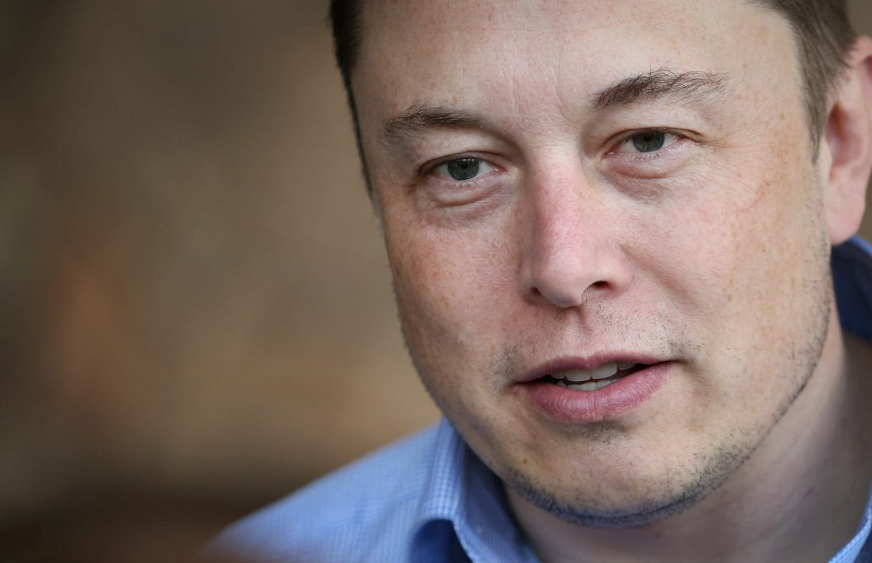 Életrajzi film készül Elon Muskról korunk egyik legnagyobb rendezőjével