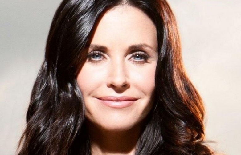 Amikor Courteney Cox tényleg valódi pulykát húzott a fejére… (videó) Amikor Courteney Cox tényleg valódi pulykát húzott a fejére… (videó)