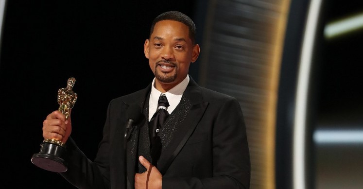 Egy év telt el, Will Smith pedig már viccelődik a hírhedt Oscar-pofonnal Egy év telt el, Will Smith pedig már viccelődik a hírhedt Oscar-pofonnal