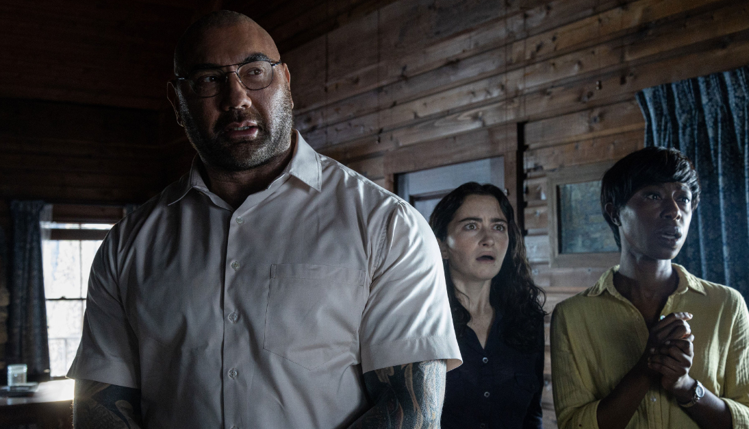 Kopogás a kunyhóban: 5 meglepő érdekesség, amit tudnod kell Shyamalan végítélet-filmjéről