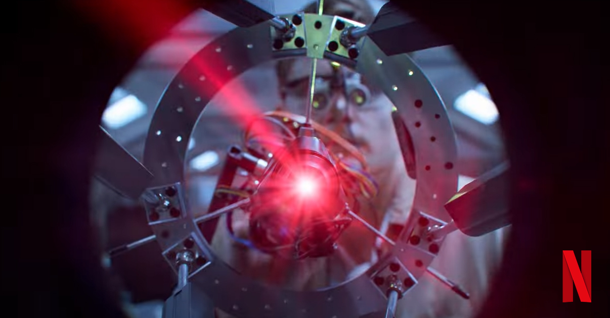 Már januárban a Netflixen: A hónap legnagyobb akció-vígjátékában Kevin Harttal 500 millió dollár a tét, itt a Légi csibészek utolsó előzetese