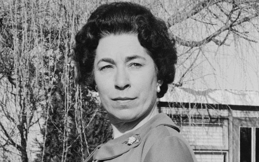 Elhunyt a Csupasz pisztolyban II. Erzsébet királynőt alakító Jeannette Charles