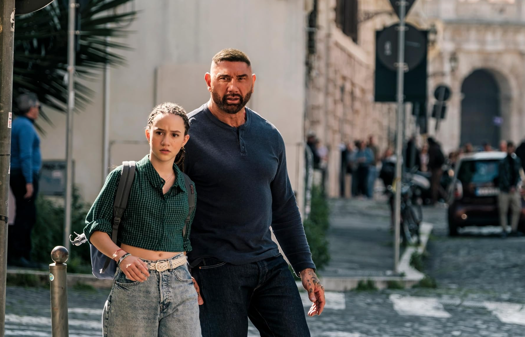 Júliusban jön a Kémecském 2, befutott az előzetes Dave Bautista és Chloe Coleman új akciófilmjéhez Júliusban jön a Kémecském 2, befutott az előzetes Dave Bautista és Chloe Coleman új akciófilmjéhez