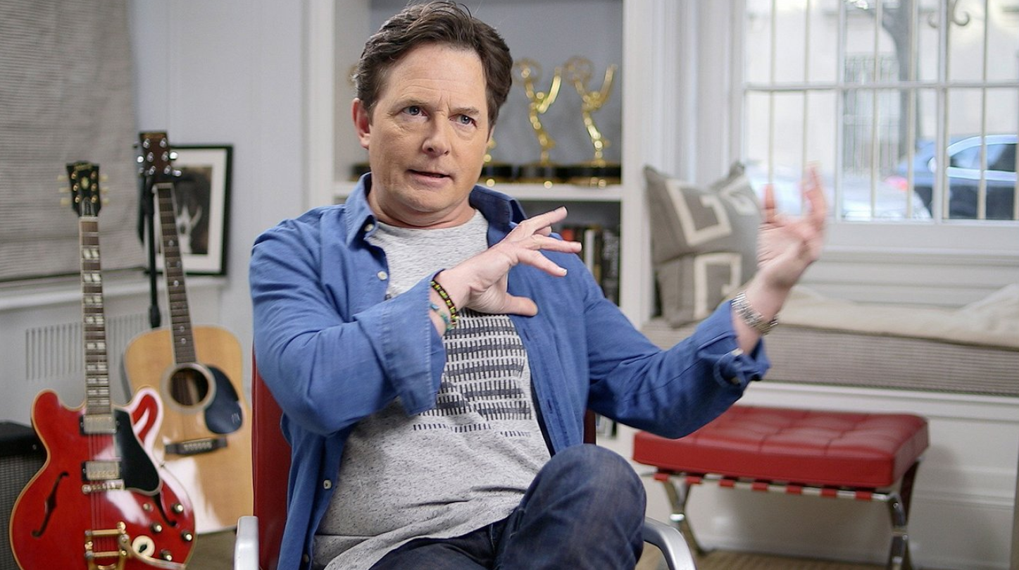 A Coldplayjel lépett fel Michael J. Fox, a színész gitáron kísérte a zenekart (videó) A Coldplayjel lépett fel Michael J. Fox, a színész gitáron kísérte a zenekart (videó)