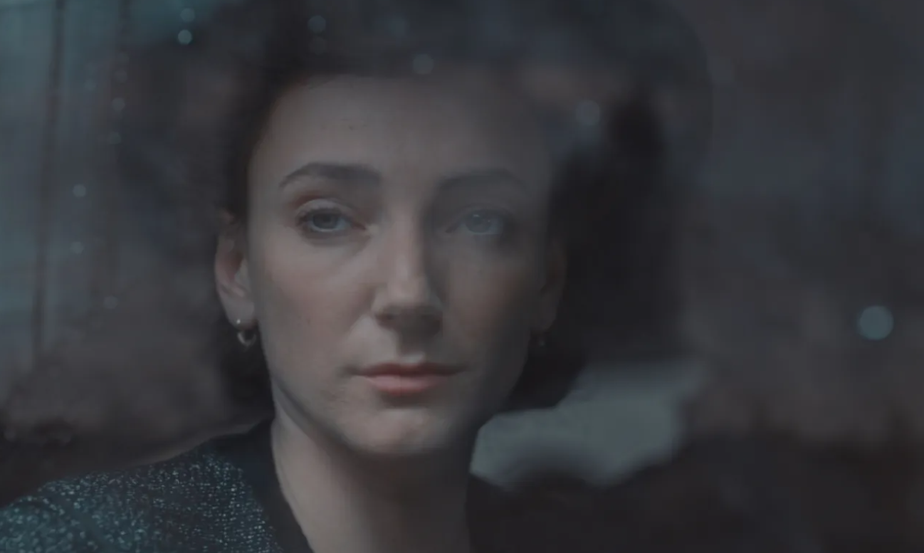 Borbély Alexandra főszereplésével jön a The Hungarian Dressmaker, itt az előzetes