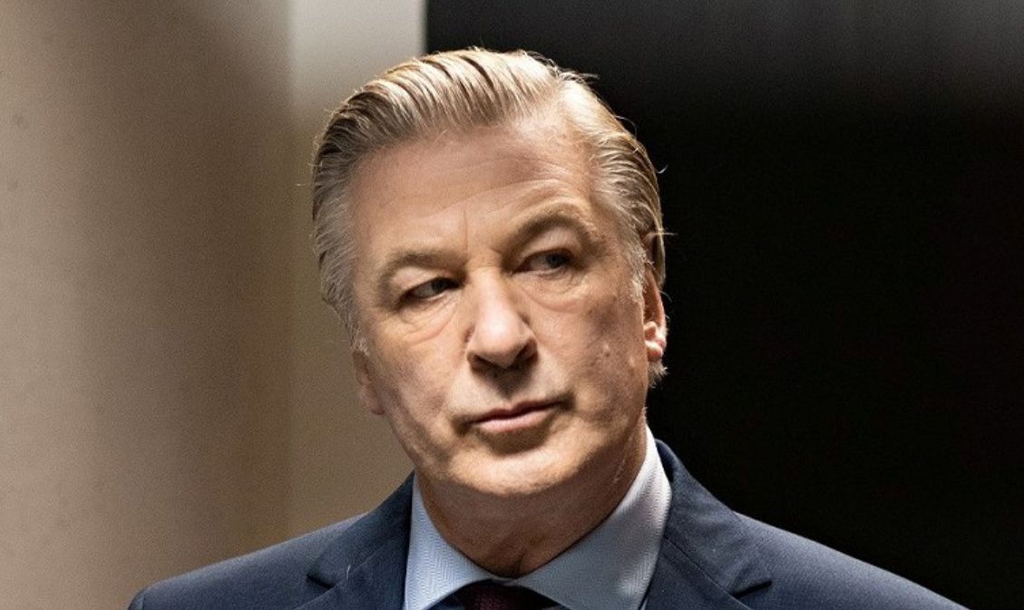 Megkezdődik Alec Baldwin pere, a színészt gondatlanságból elkövetett emberöléssel vádolják Megkezdődik Alec Baldwin pere, a színészt gondatlanságból elkövetett emberöléssel vádolják