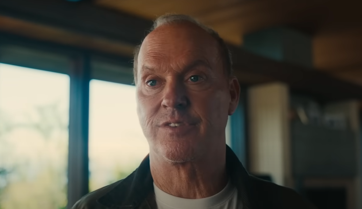 Már októberben láthatod: Michael Keaton és Mila Kunis apa-lánya szerepben, itt a Goodrich előzetese