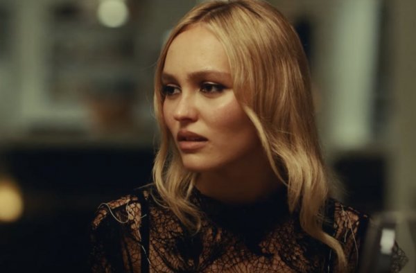 Hamarosan a mozikban: Csupa vér Johnny Depp lánya, új képen az egyik legjobban várt horrorfilm