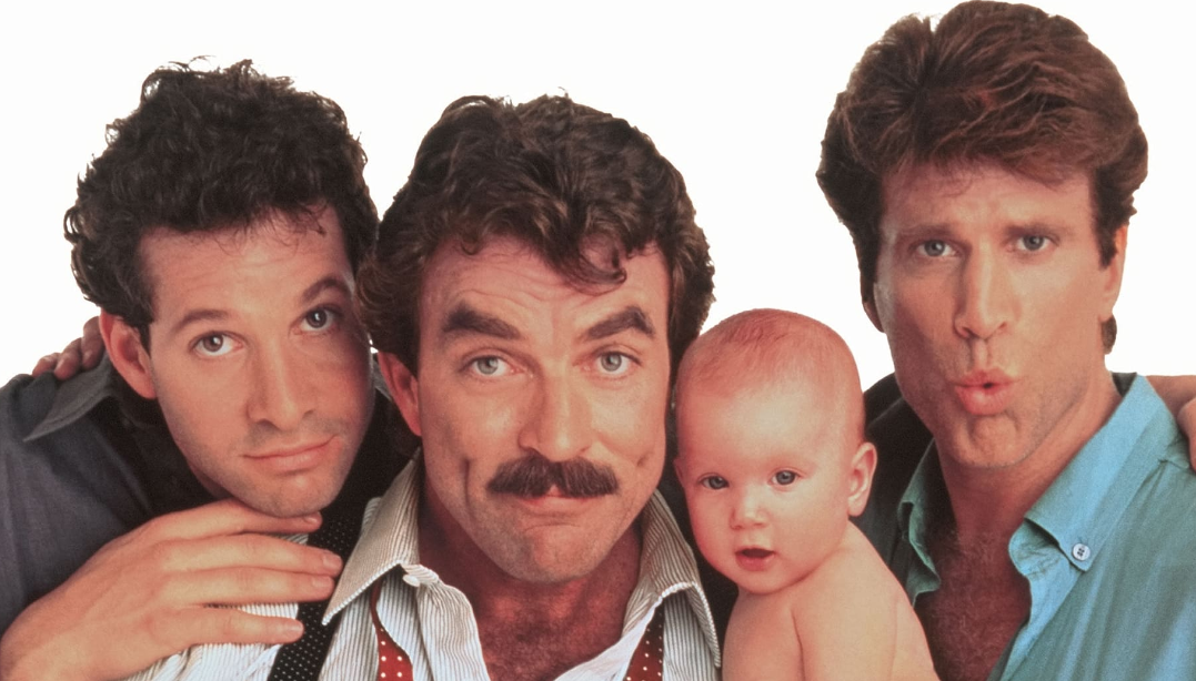 Jön a 'Három bérgyilkos és egy bébi', a John Wick alkotója a fedélzeten