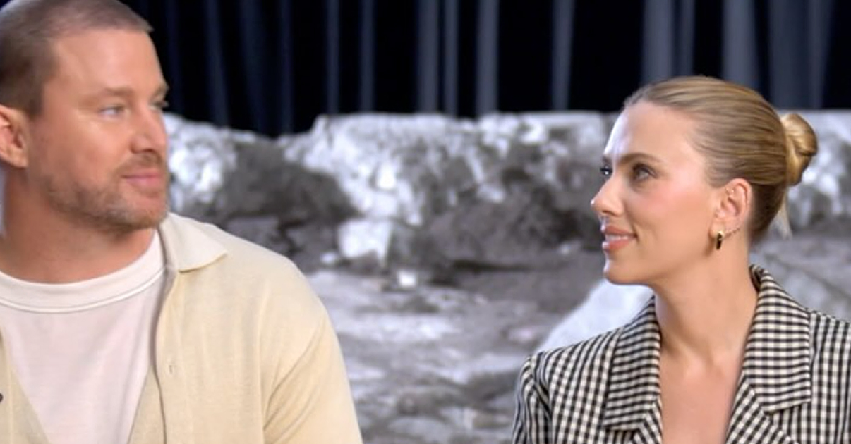 Videón, ahogy Scarlett Johansson és Channing Tatum valódi űrkajákat esznek  Videón, ahogy Scarlett Johansson és Channing Tatum valódi űrkajákat esznek