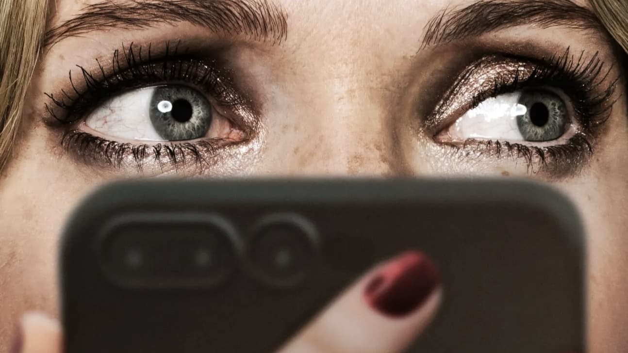 Az új, sötét humorú horror 2025 egyik nagy dobása lehet, ezt érdemes tudnod a Gyilkos randiról