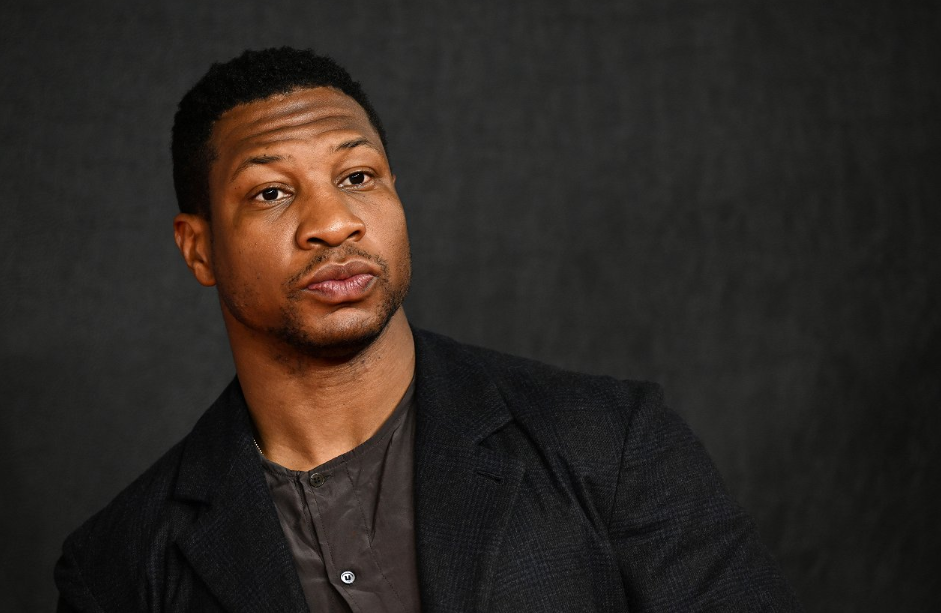 Több nő is érzelmi és fizikai bántalmazással vádolja Jonathan Majorst