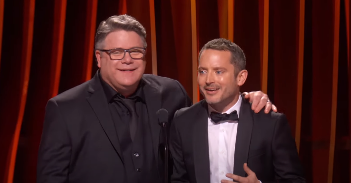 Frodó és Samu újra együtt, közösen állt színpadra A Gyűrűk Ura két sztárja (videó) Frodó és Samu újra együtt, közösen állt színpadra A Gyűrűk Ura két sztárja (videó)