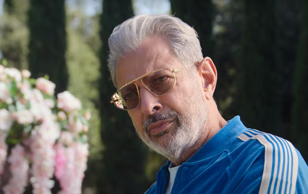 Netflix: Jeff Goldblum lesz Zeusz a platform új sorozatában, befutott a KAOS előzetese