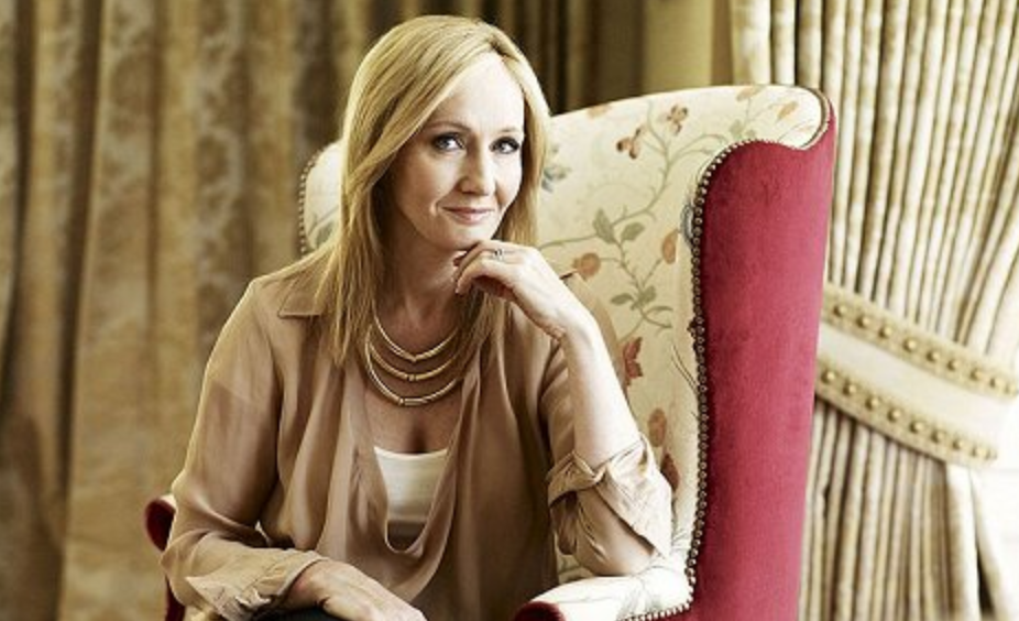J.K. Rowling perrel fenyegeti a Harry Potter-rajongóját J.K. Rowling perrel fenyegeti a Harry Potter-rajongóját