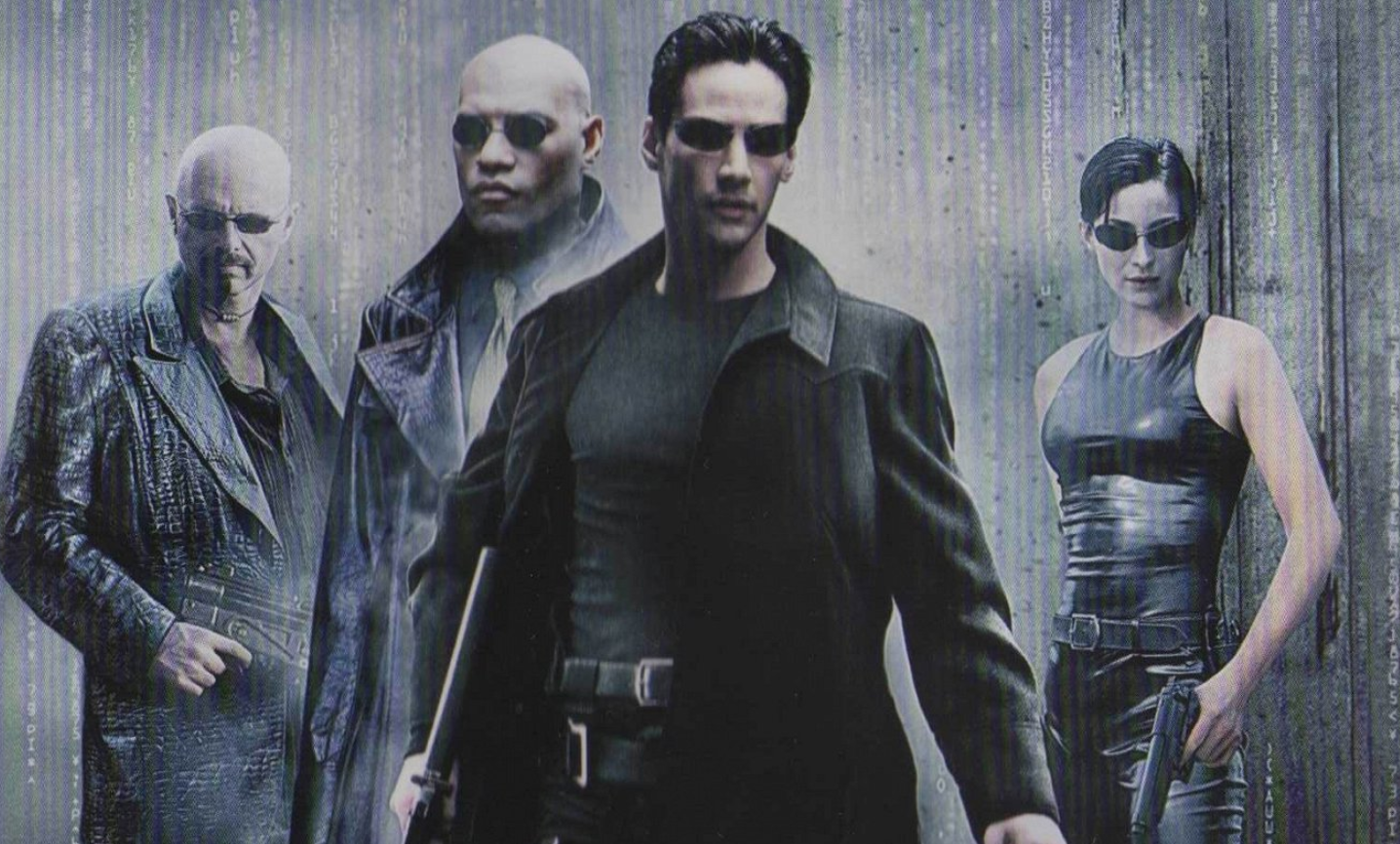 Jön a Mátrix 5, nagypályás filmes a rendezői székben