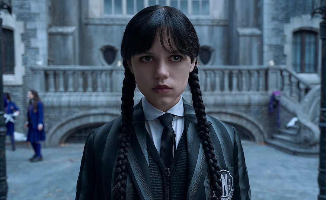 Nyáron a Netflixen: Magyar feliratos, hosszú ízelítő előzetest kapott a Wednesday 2. évada!