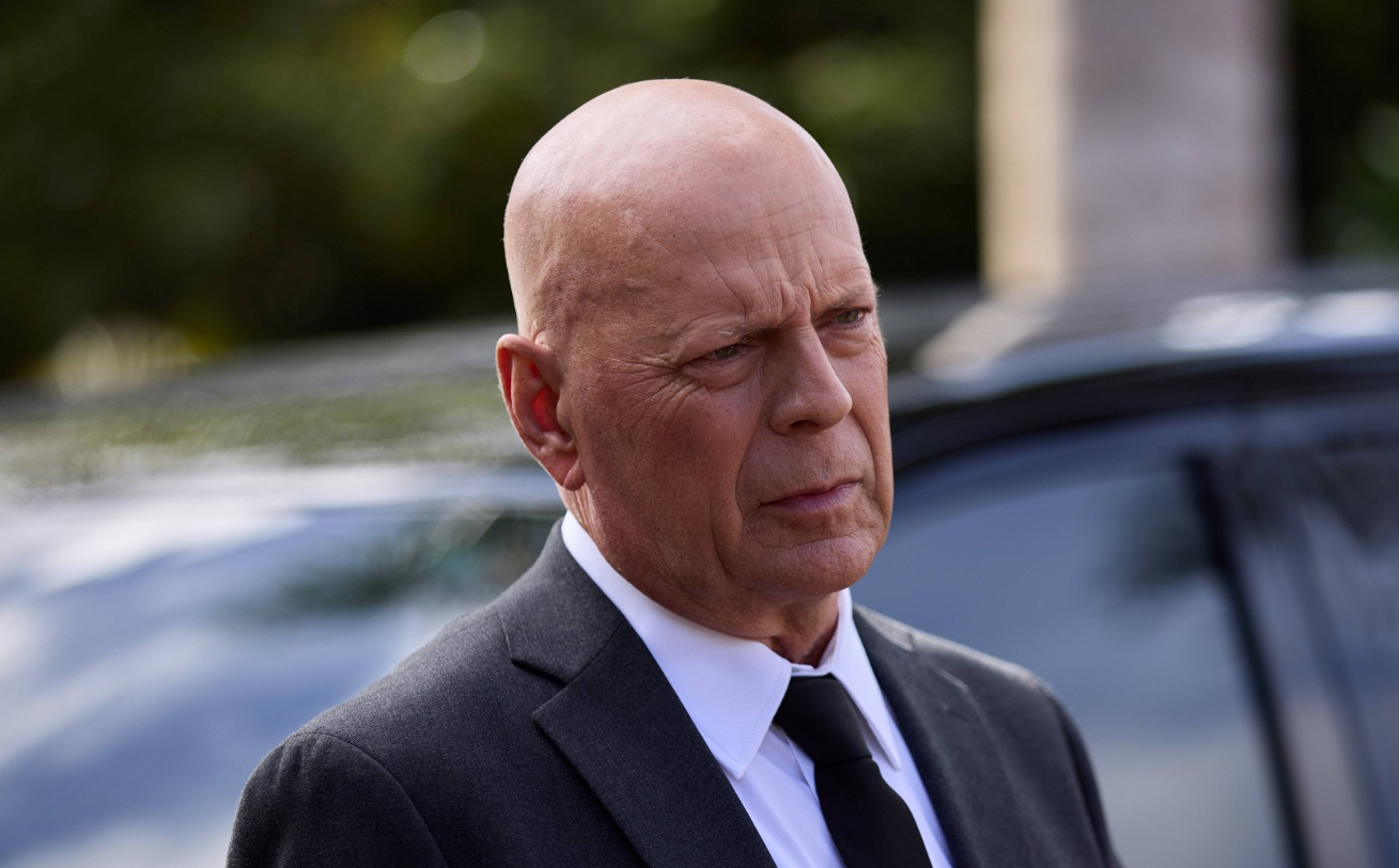 Ritka videón Bruce Willis, amint megköszöni a hatóságok munkáját a Los Angeles-i erdőtüzek kapcsán