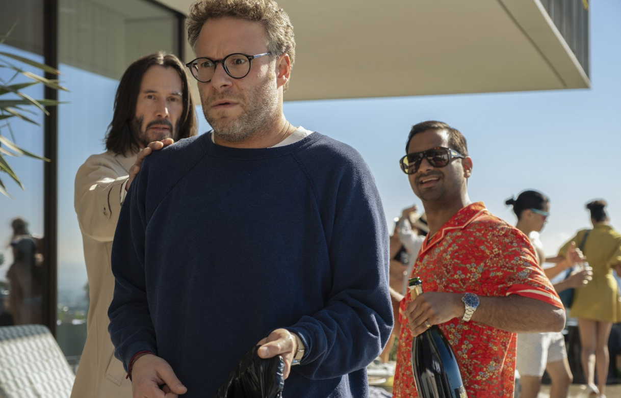 Hamarosan a mozikban: Magyar előzetest kapott Keanu Reeves új vígjátéka, a Jó szerencse