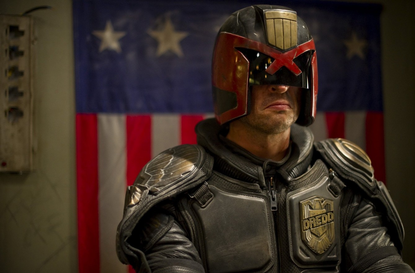 Jön az új Dredd bíró-film, sztárrendező a fedélzeten Jön az új Dredd bíró-film, sztárrendező a fedélzeten