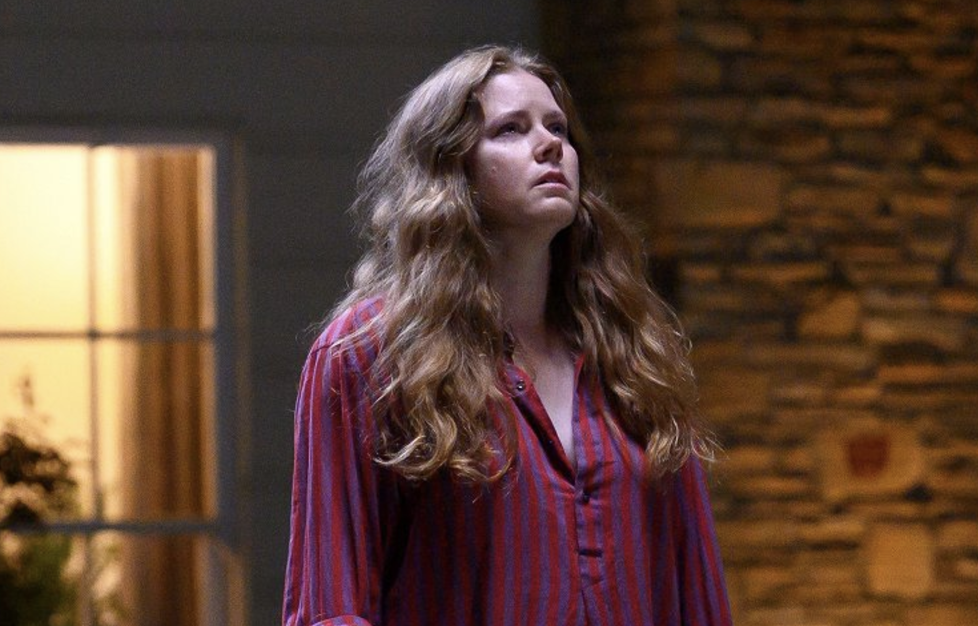 Már a héten a Disney+-on: Ebben az új horror-vígjátékban Amy Adams elkezd átváltozni kutyává