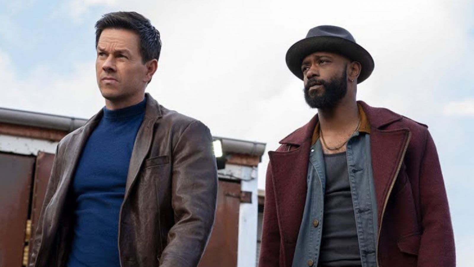 Hamarosan streamingen: Előzetest kapott Mark Wahlberg és LaKeith Stanfield akciófilmje, a Mocskos játszma