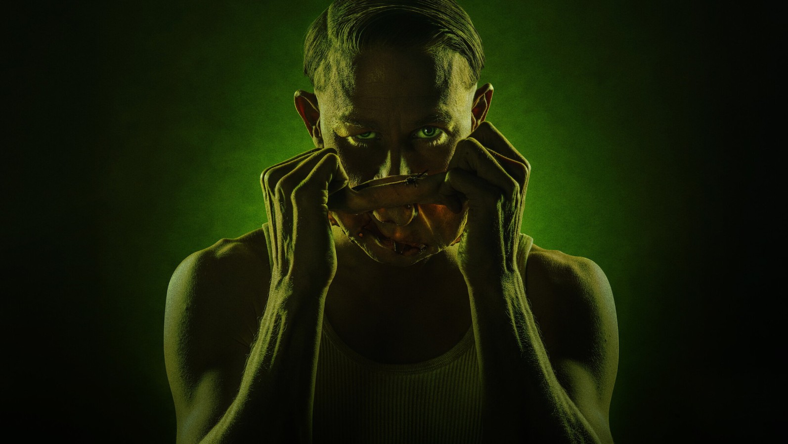 Októberben a Netflixen: Hivatalos, rövid előzetest kapott a Szörnyeteg: Az Ed Gein-sztori