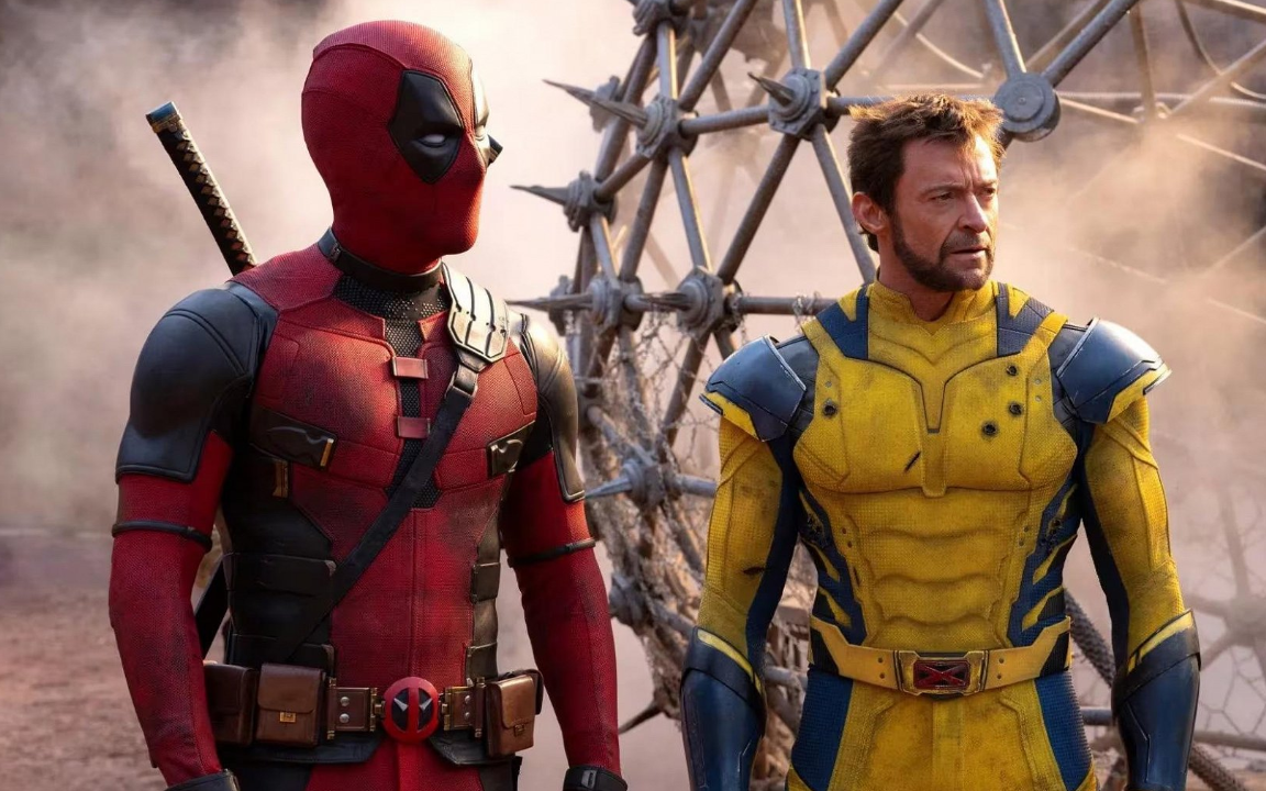 Ryan Reynolds hozta a formáját Hugh Jackman koncertjén (videó)