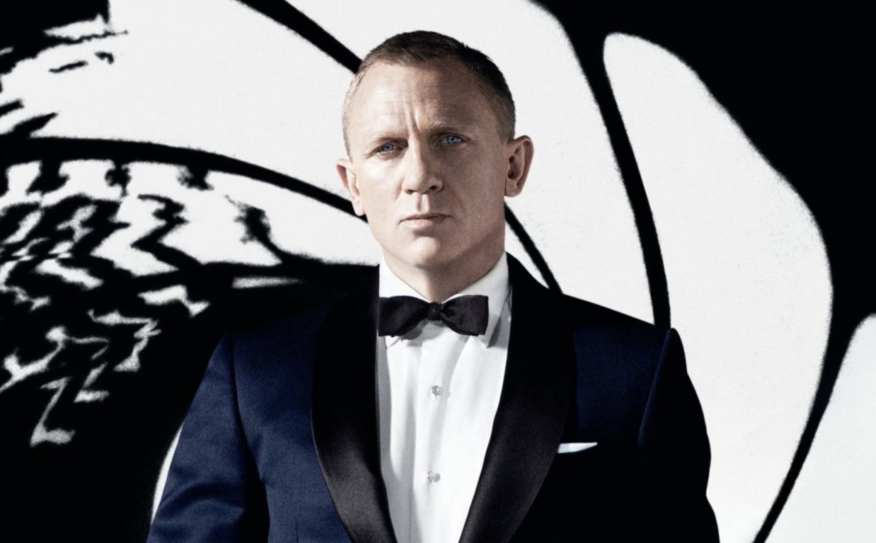 Kiakadtak a James Bond-rajongók az Amazon húzásán, rögtön visszatáncolt a cég
