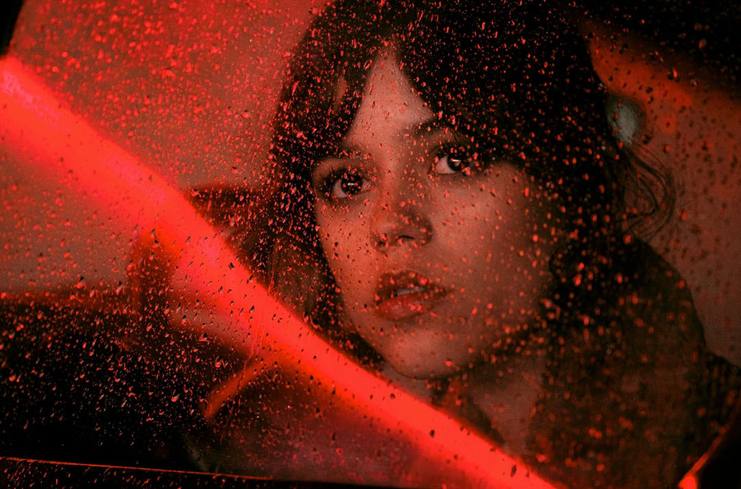 Pszichológiai thrillerrel jön Jenna Ortega, itt az előzetes!