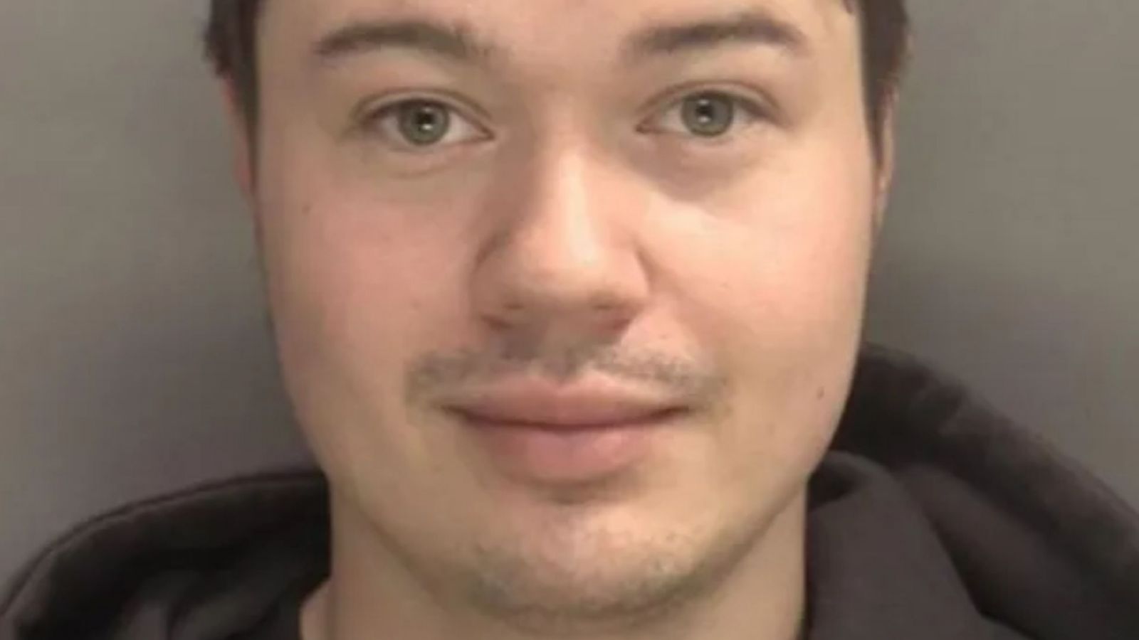 15 év börtönre ítélték a Netflix-sorozat, a Szexoktatás színészét, Alexander Westwoodot 15 év börtönre ítélték a Netflix-sorozat, a Szexoktatás színészét, Alexander Westwoodot