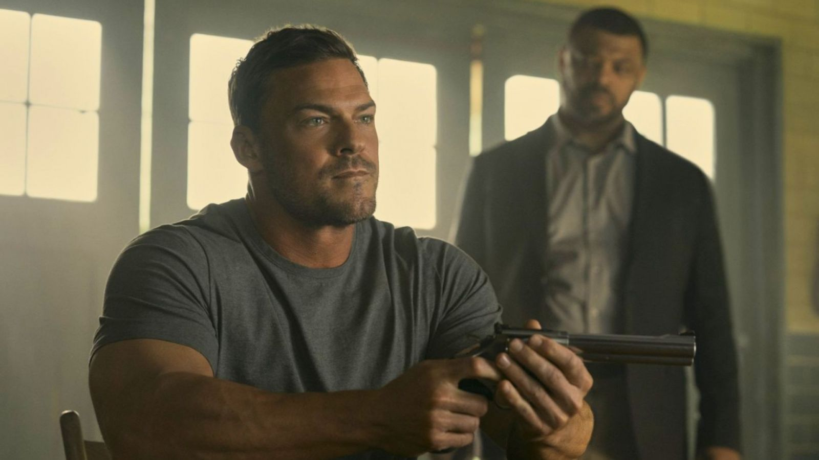 Úgy kiütötték a Reacher sztárját, hogy az eszméletét is elvesztette a forgatáson Úgy kiütötték a Reacher sztárját, hogy az eszméletét is elvesztette a forgatáson