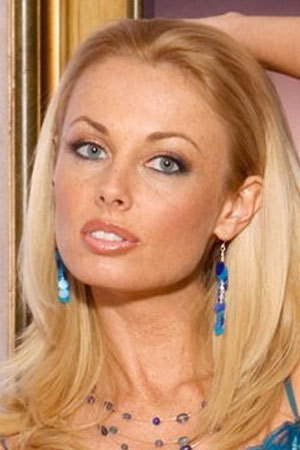 Chiroyli va jozibali qizlar Xojayin xizmatkorni ruscha sikdi