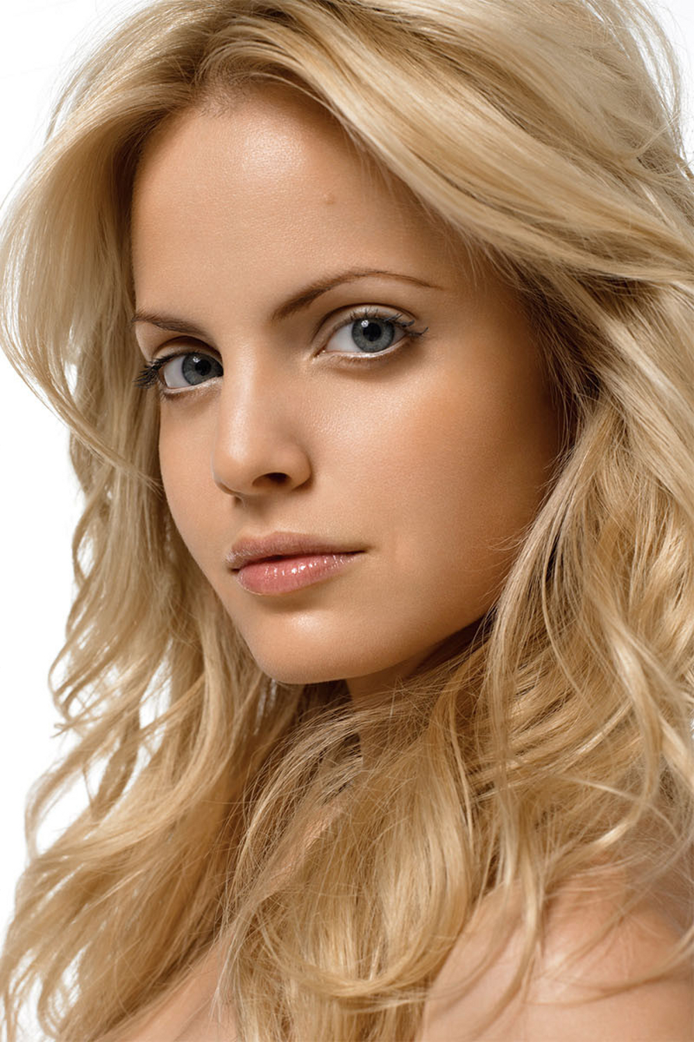 Mena Suvari Filmek, képek, díjak Személyiség adatlap Mafab.hu