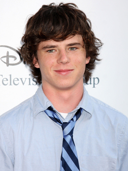 Charlie McDermott Filmek, képek, díjak Személyiség adatlap Mafab.hu