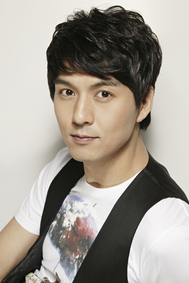 Ен пиль. Чо ён пиль певец. Чо ён пиль певец молодой. Чо ён пиль певец. Ен пиль.