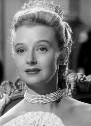 Simone Valère Filmek, képek, díjak Személyiség adatlap Mafab.hu