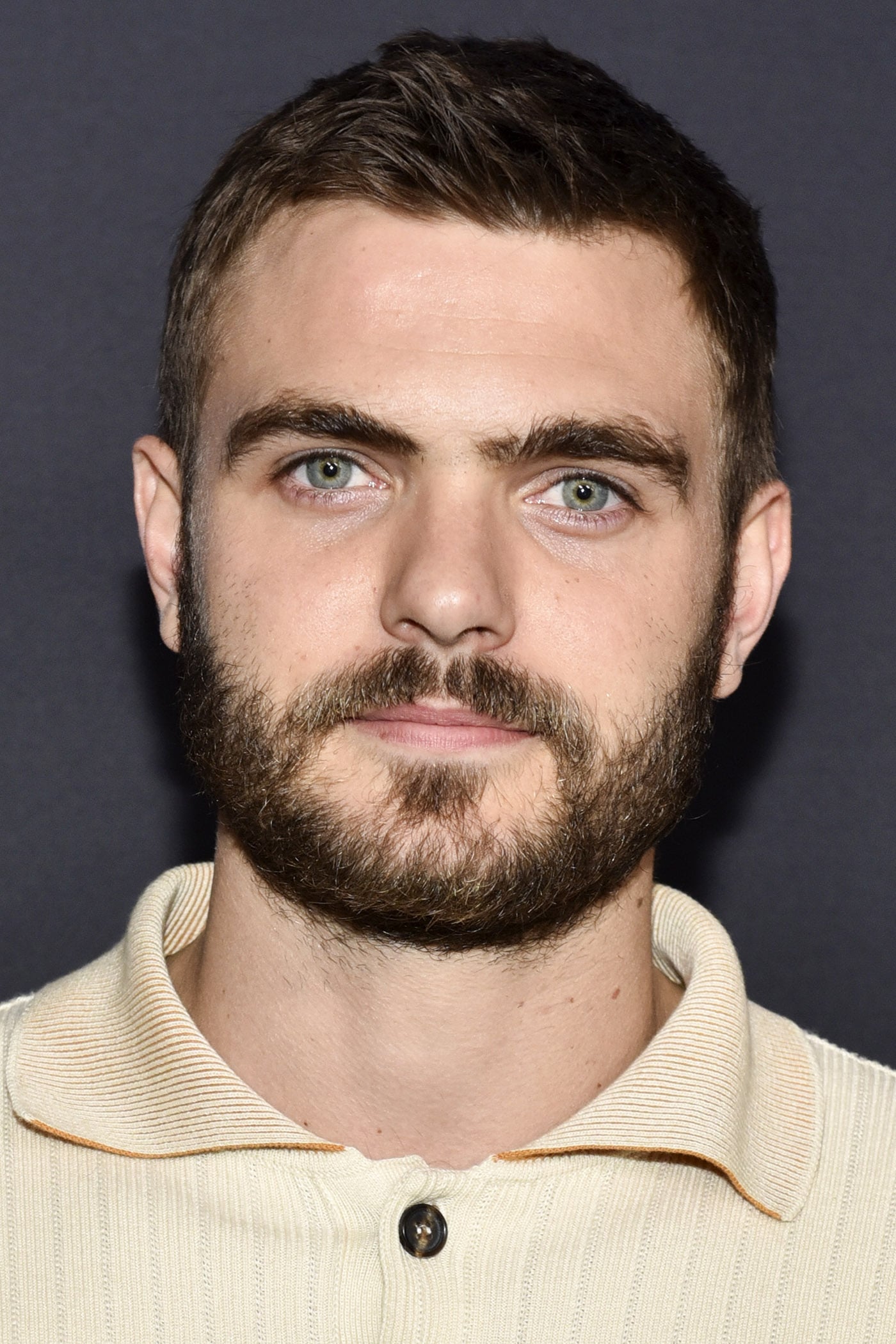 Alex Roe Filmek, képek, díjak Személyiség adatlap Mafab.hu
