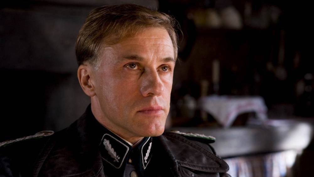 Háborús fekete komédia Tarantino módra