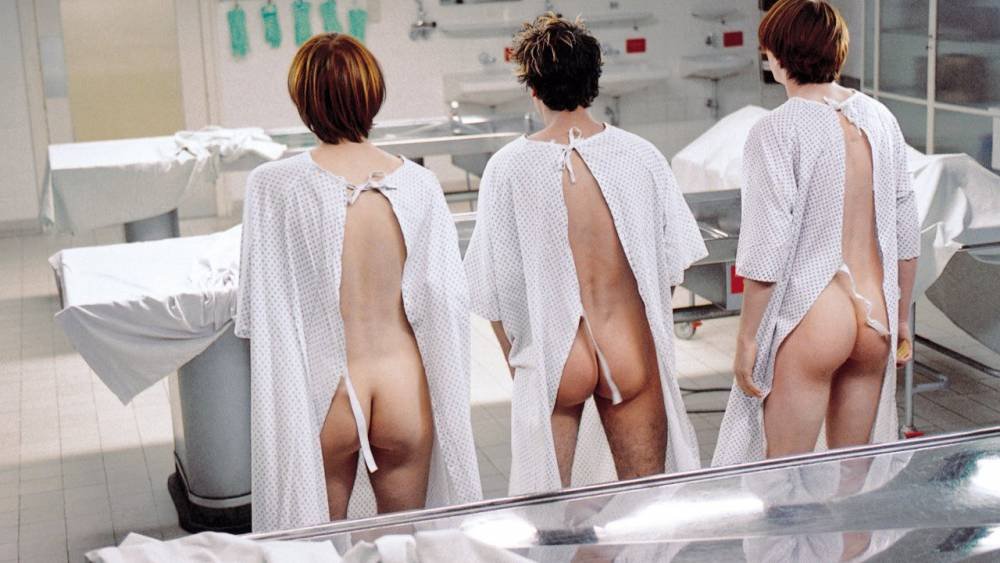 Három év szobafogság.