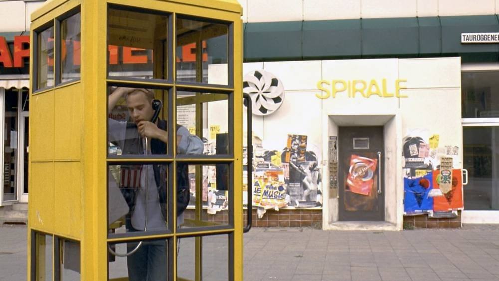 Akik mellett elszaladunk...