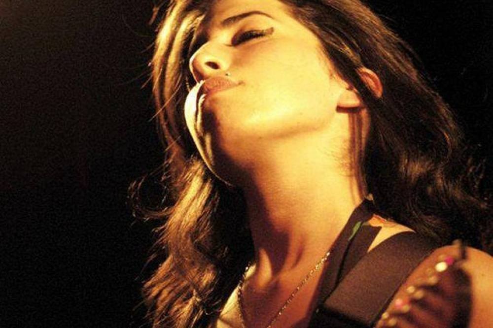 Siker után totális bukás, méltő búcsú Amy Winehouse-tól