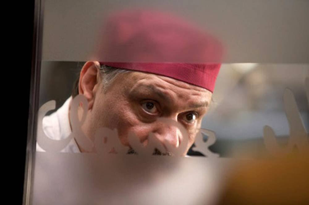 сергей епишев в сериале кухня. кухня сериал виктор петрович. шеф баринов кухня. виктор петрович баринов шеф-повар. шеф-повар.