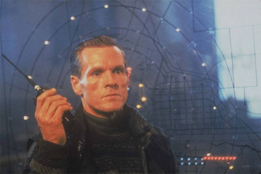 Buta rendőrök garmadája