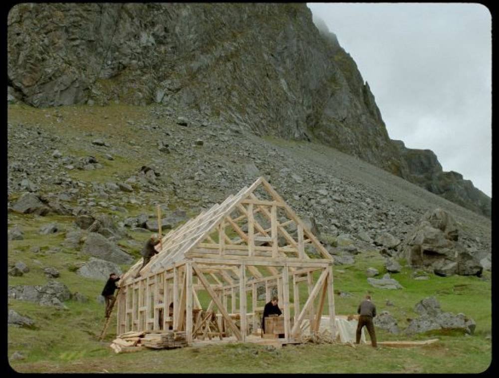 Nem kertelek: aki a film felét „túléli”, a többi már megy magától. 