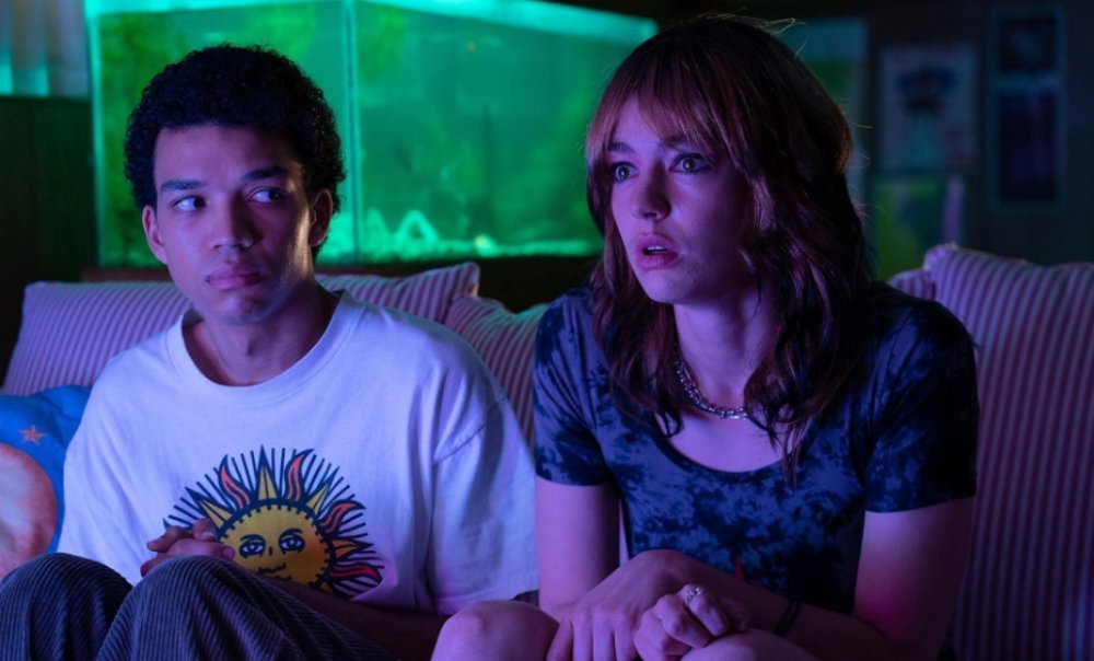 I Saw the TV Glow (2024) – A változás anatómiája