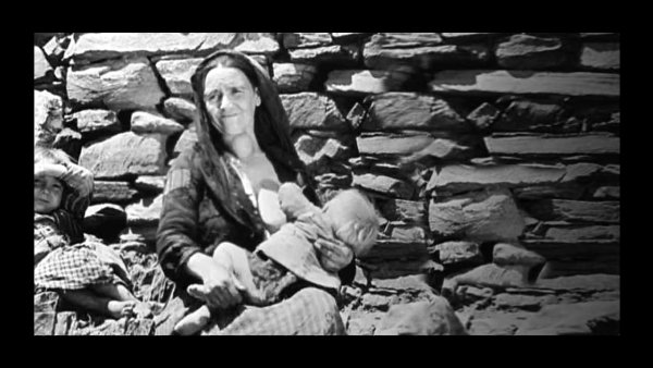 Föld, kenyér nélkül / Filmkép