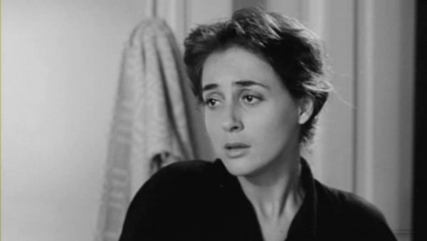 To koritsi me ta mavra / Filmkép