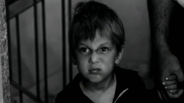 Shlosha Yamim Veyeled / Filmkép